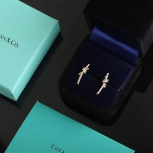 Tiffany Gold Knot Short Earrings