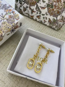 Dior 30 Montaigne Jolie Earrings Gold