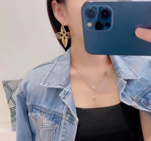 Louis Vuitton LV Breeze Earrings